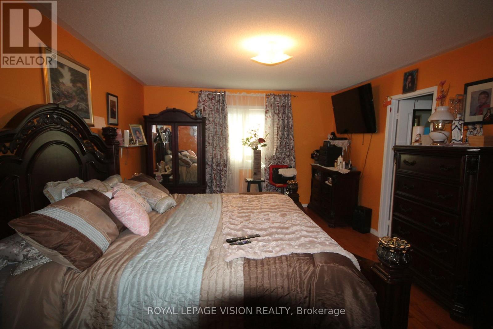 45 BRADBURY CRESCENT - 13