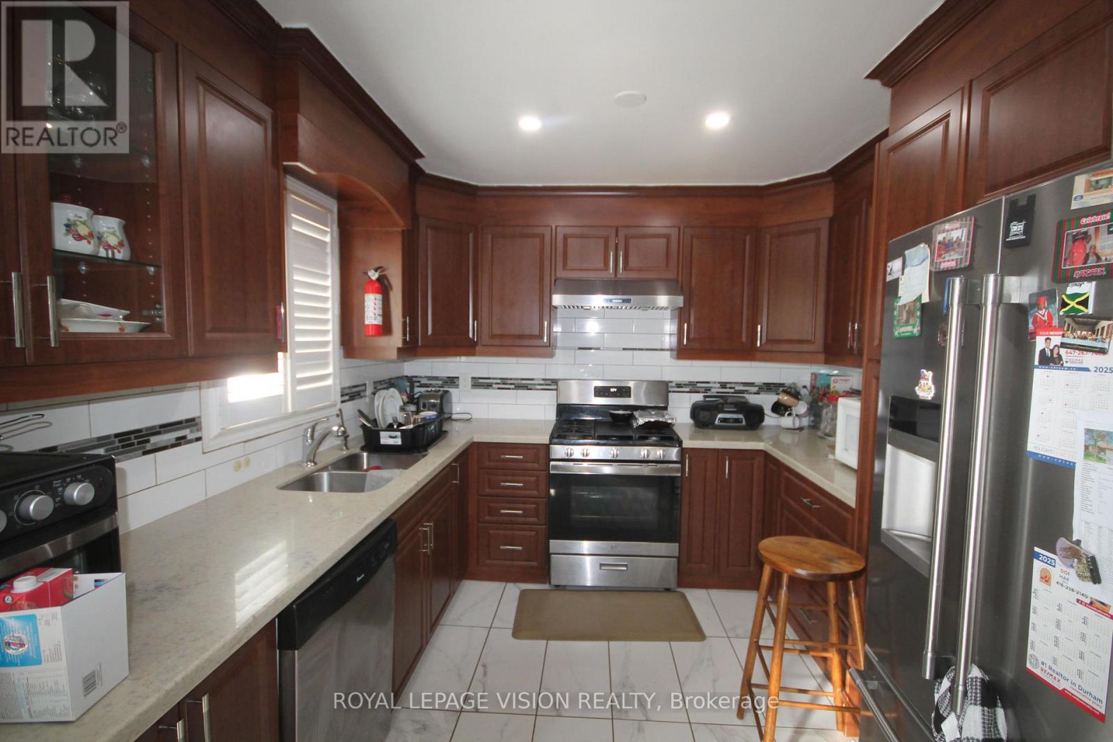 45 BRADBURY CRESCENT - 3