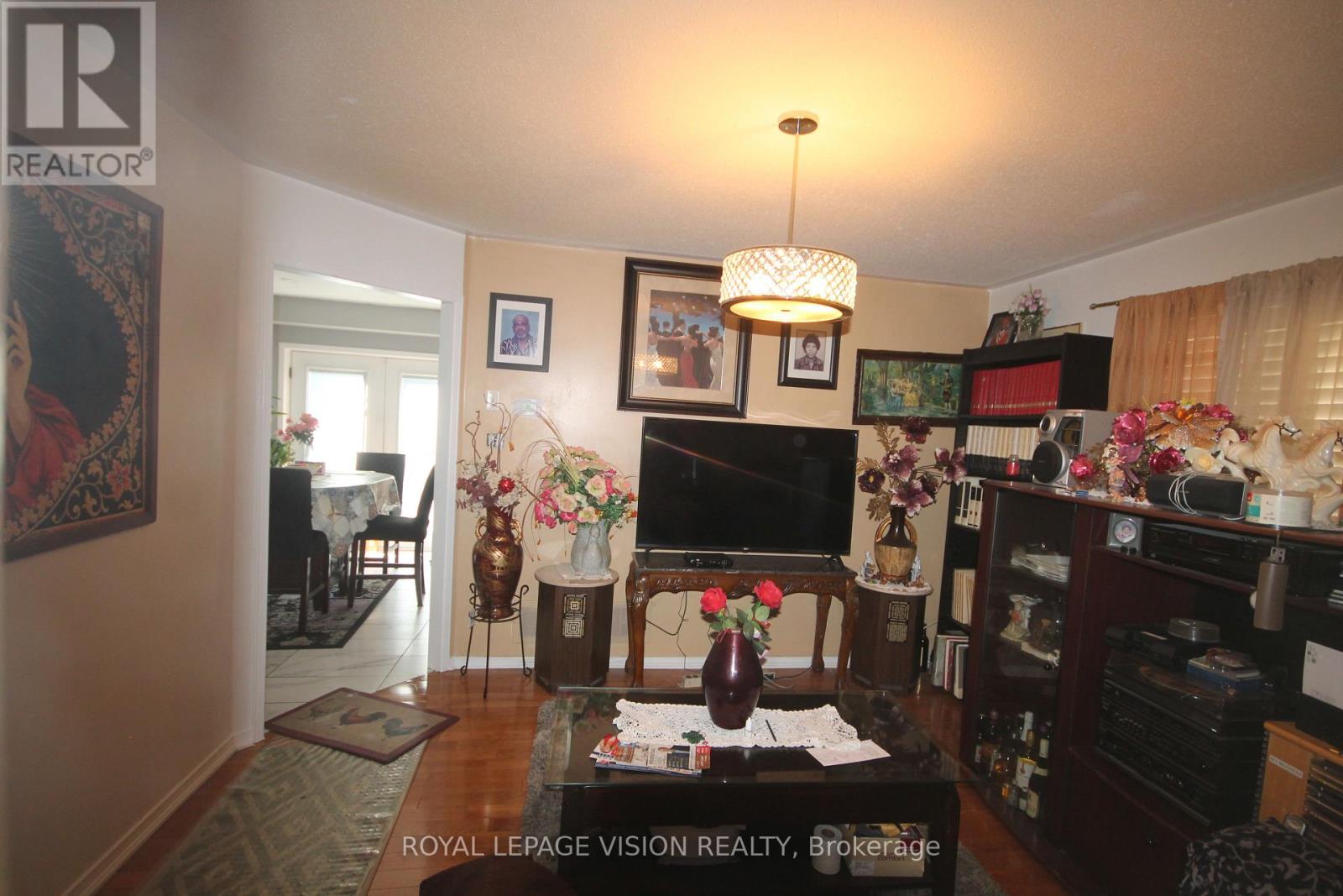 45 BRADBURY CRESCENT - 4