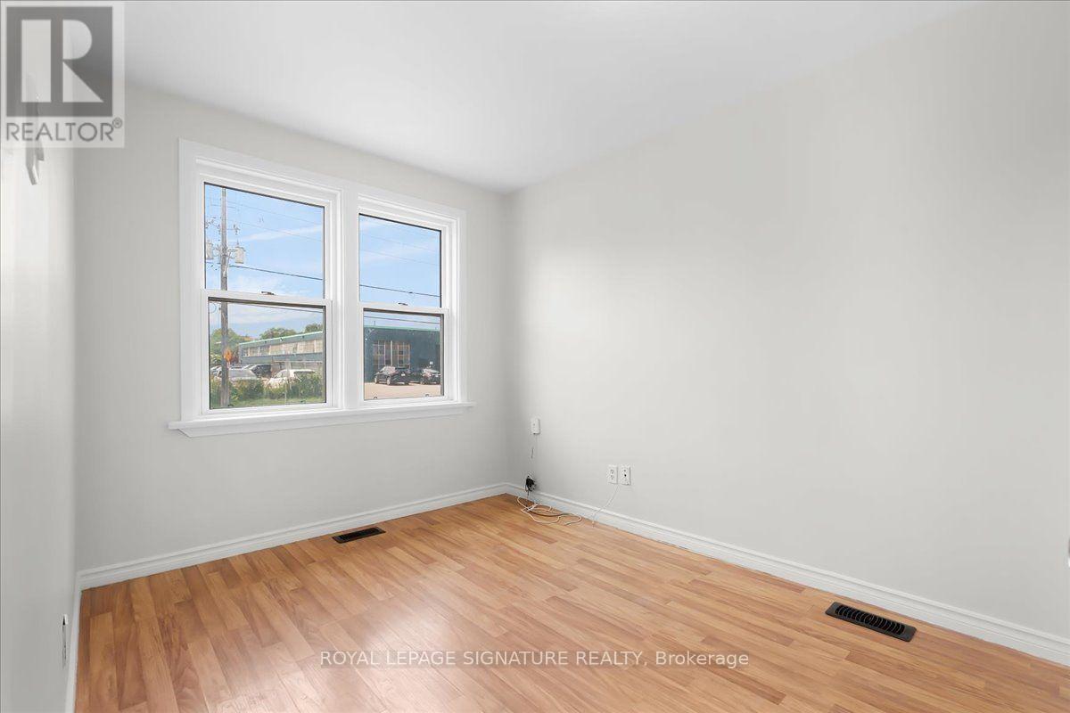 195 PARK ROAD S - 11