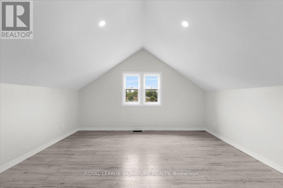 195 PARK ROAD S - 16