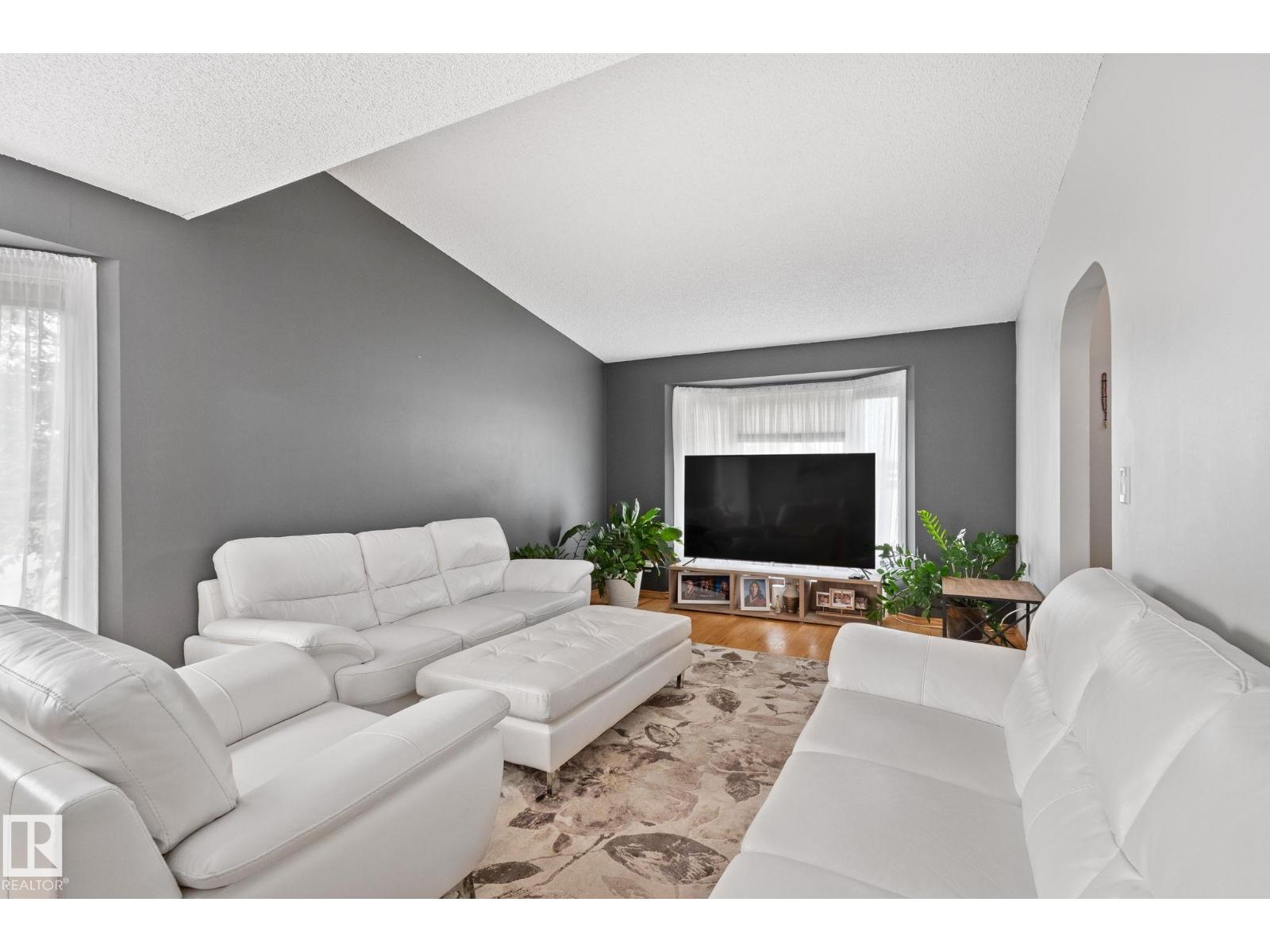 7503 190 ST NW - 10
