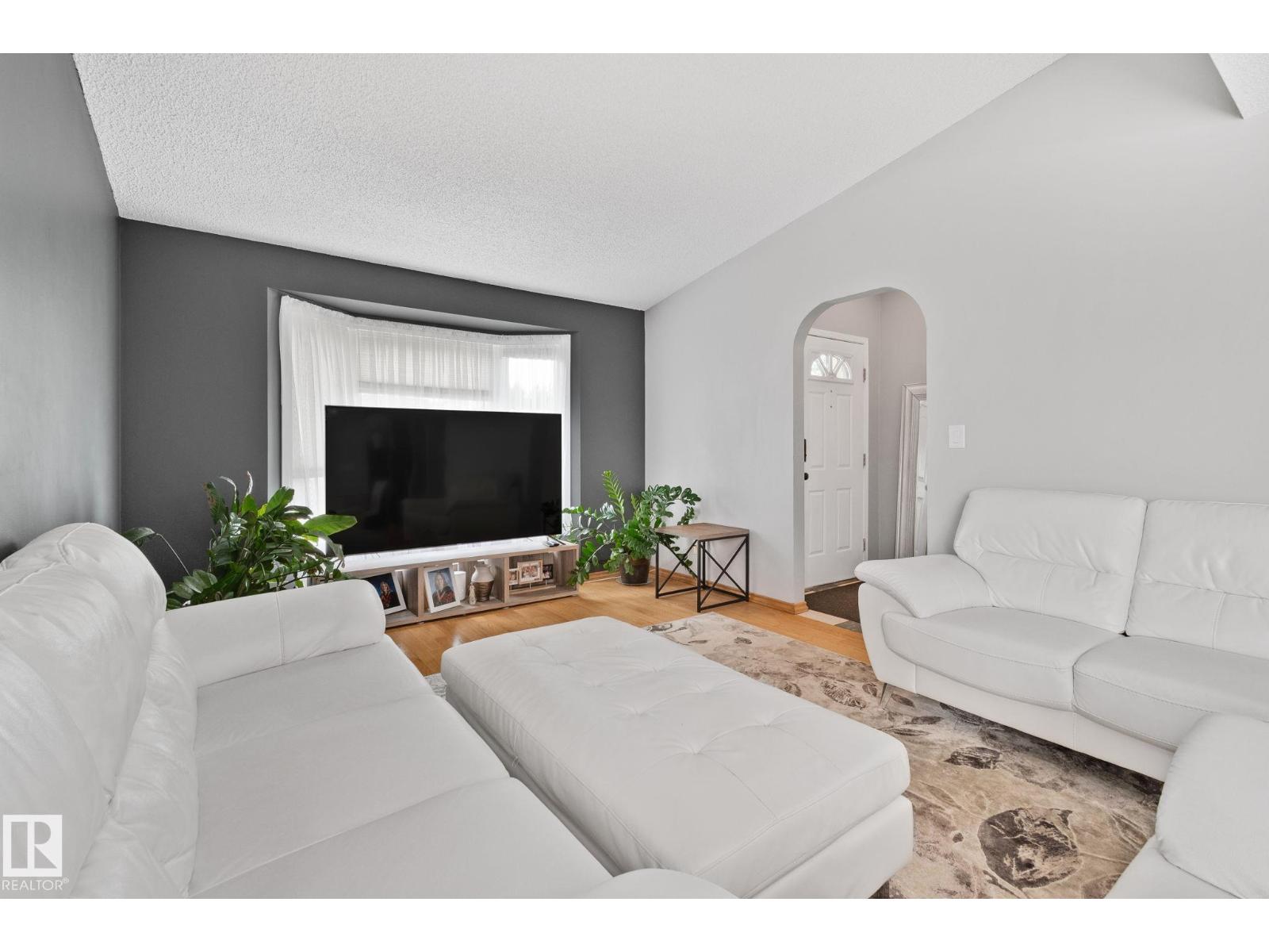 7503 190 ST NW - 11