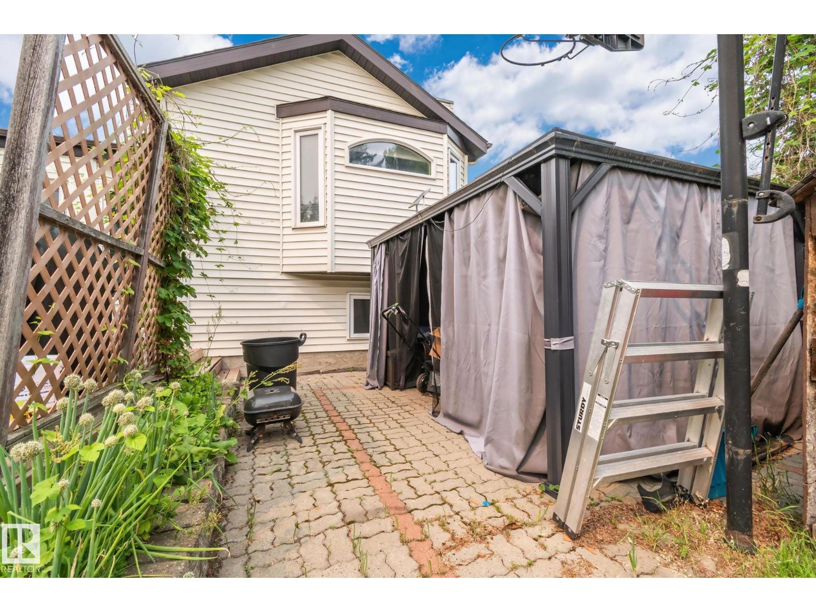 7503 190 ST NW - 43