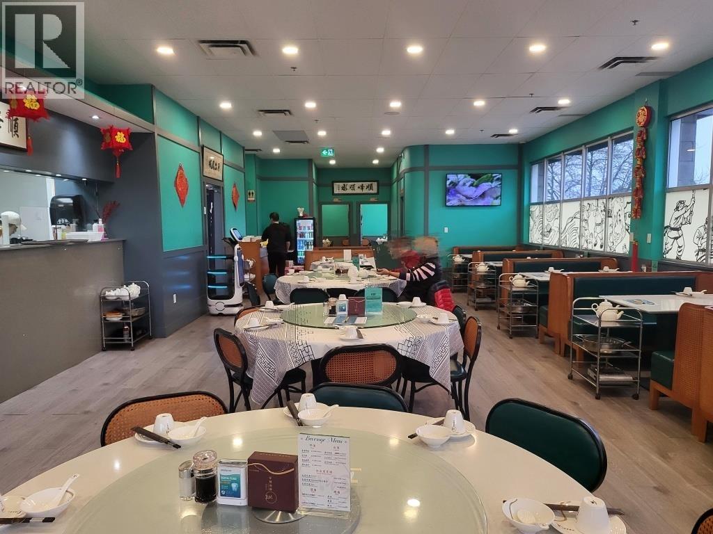 2215 4653 GARDEN CITY ROAD
