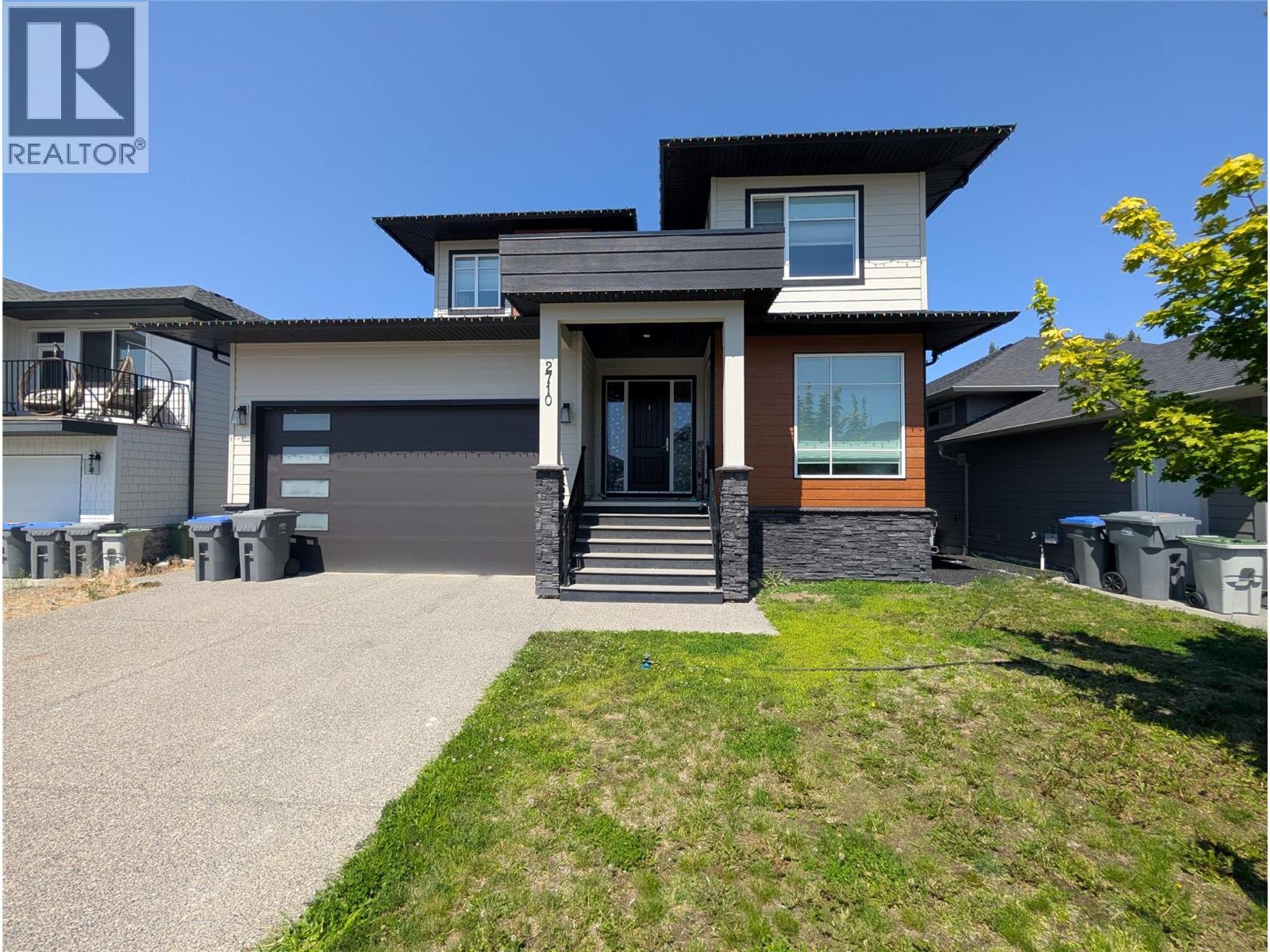 2710 BEACHMOUNT Crescent - 1