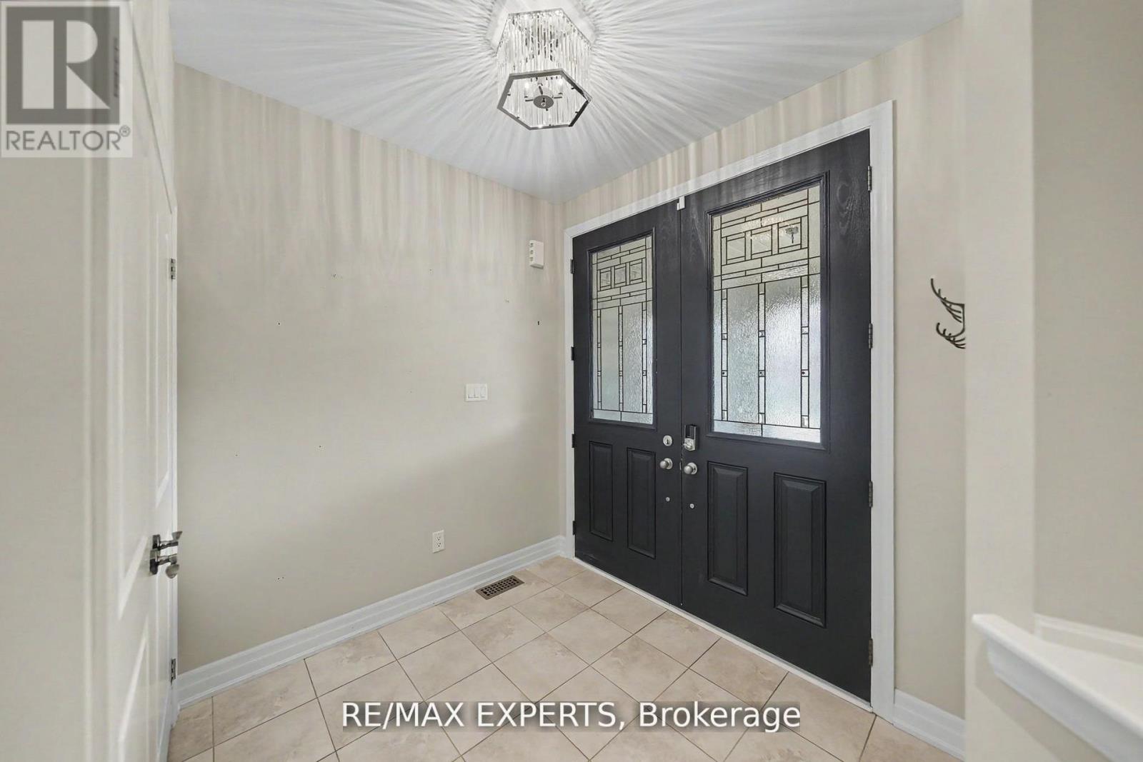 4 SIM HILL CRESCENT - 12