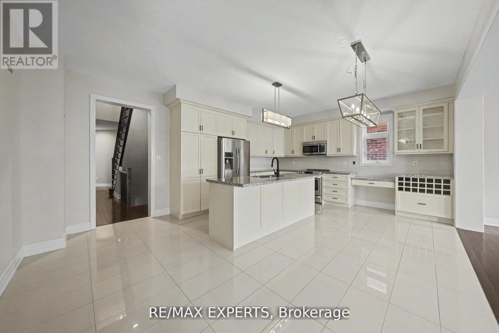 4 SIM HILL CRESCENT - 22
