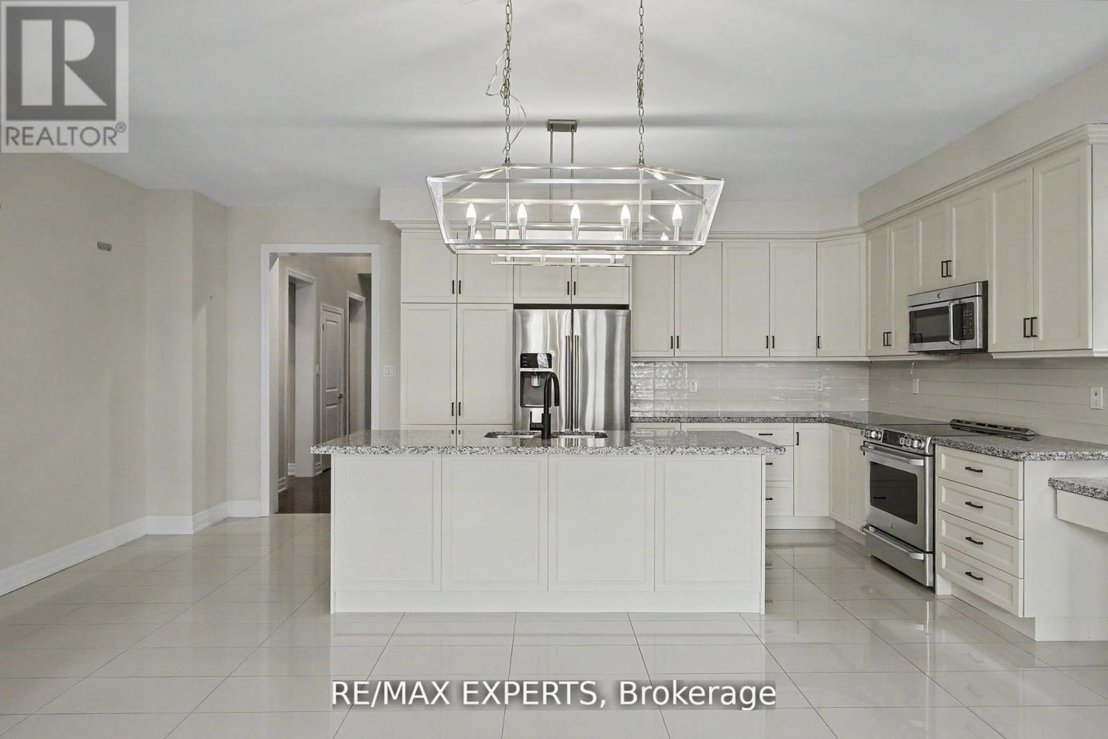 4 SIM HILL CRESCENT - 24