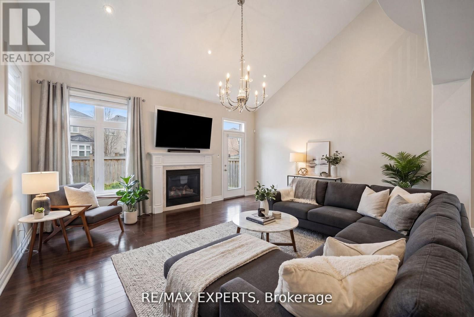 4 SIM HILL CRESCENT - 28