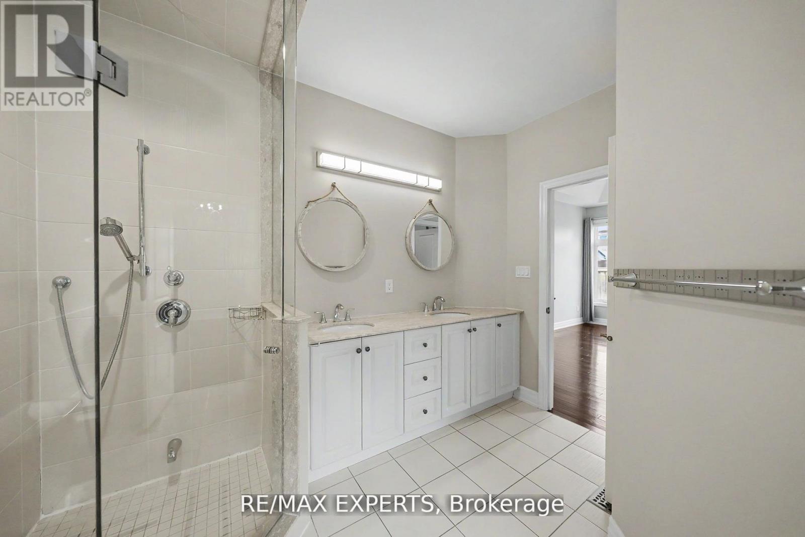 4 SIM HILL CRESCENT - 38