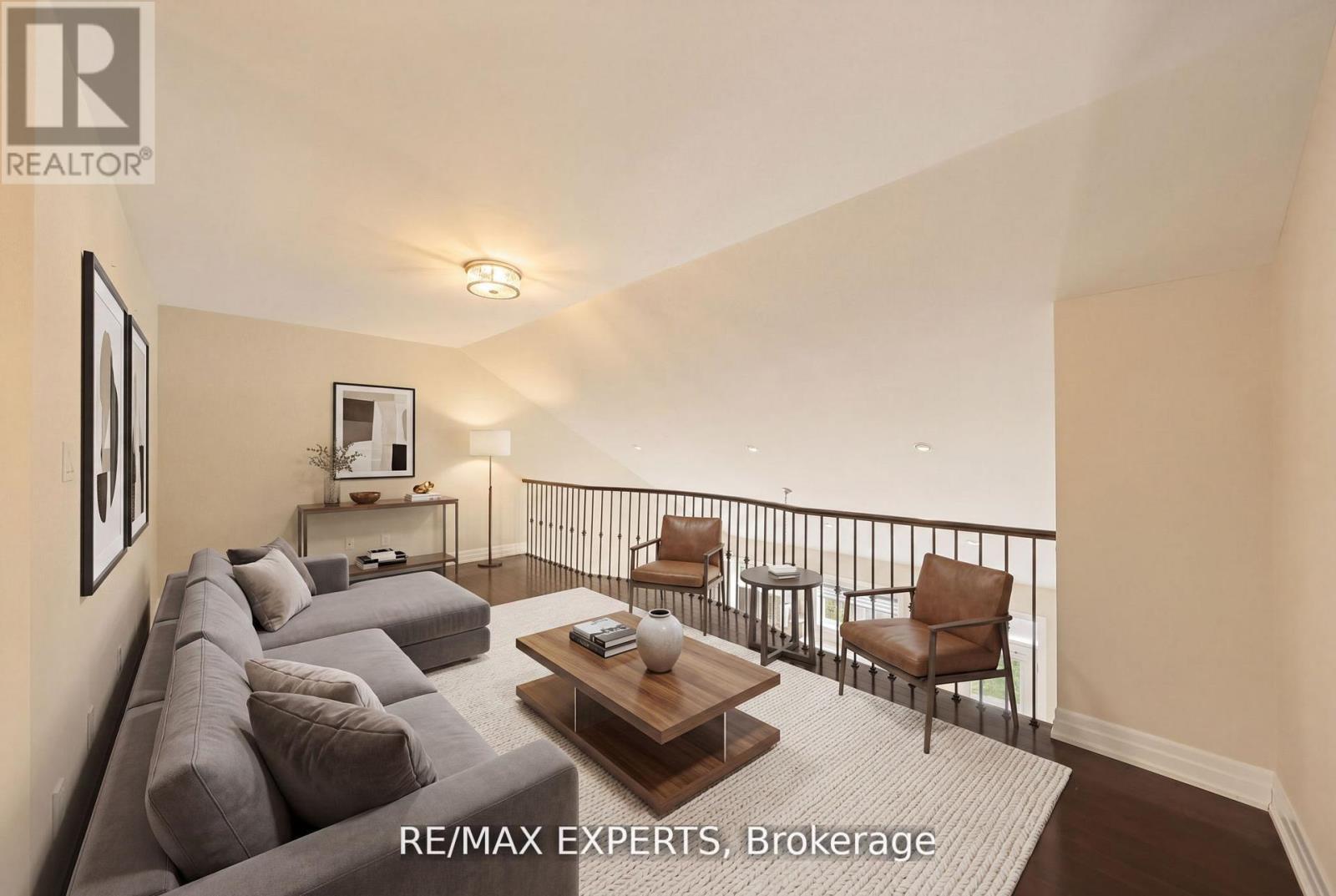 4 SIM HILL CRESCENT - 40