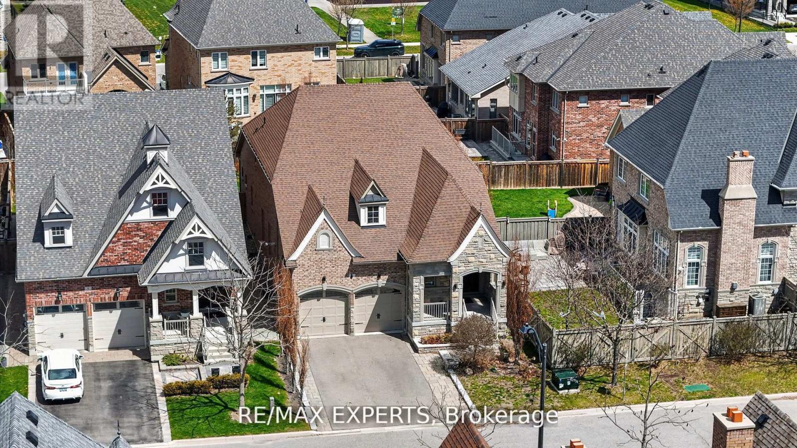 4 SIM HILL CRESCENT - 5