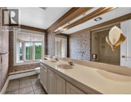 4916 Lochside Dr, Saanich, BC V8Y2E4 Photo 23