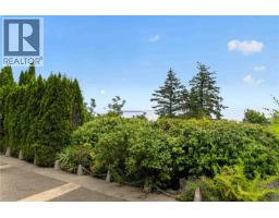 4916 Lochside Dr, Saanich, BC V8Y2E4 Photo 52
