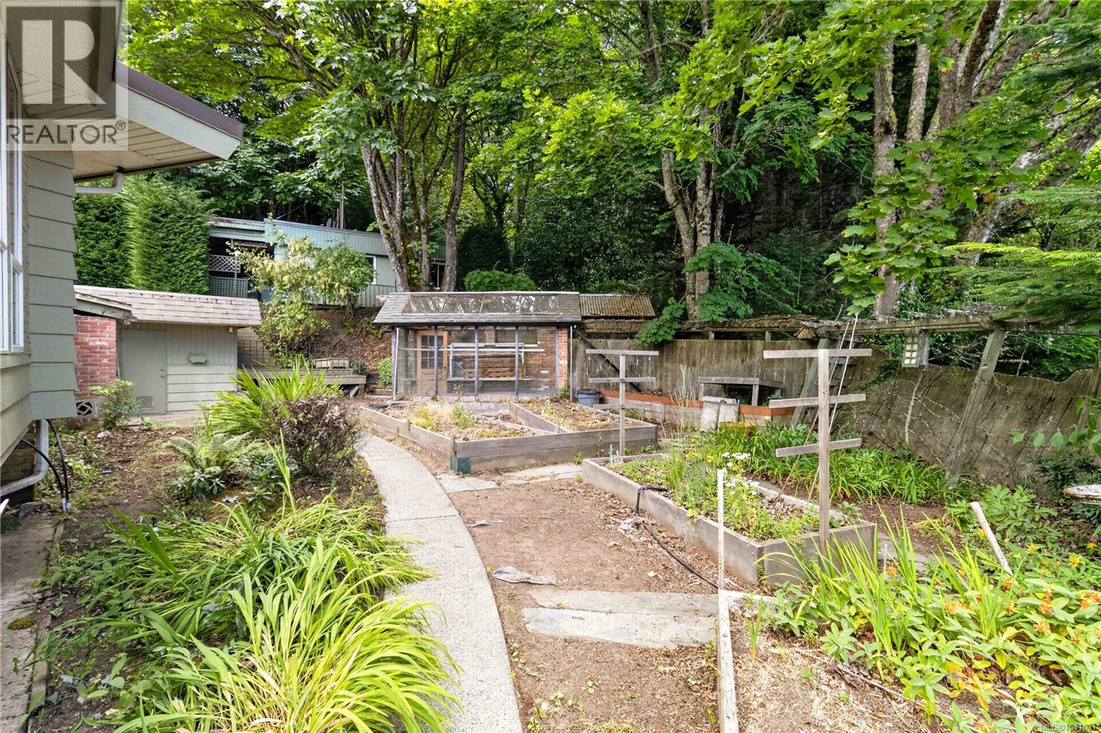 4916 Lochside Dr - 46