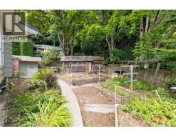 4916 Lochside Dr, Saanich, BC V8Y2E4 Photo 46