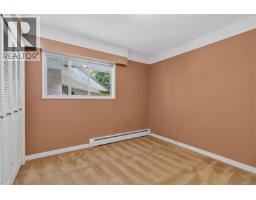 4916 Lochside Dr, Saanich, BC V8Y2E4 Photo 25