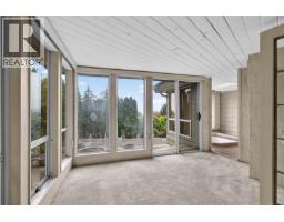 4916 Lochside Dr, Saanich, BC V8Y2E4 Photo 32