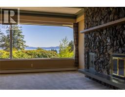 Living room - 4916 Lochside Dr, Saanich, BC V8Y2E4 Photo 11