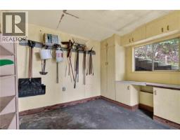 4916 Lochside Dr, Saanich, BC V8Y2E4 Photo 44