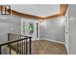 Eating area - 4916 Lochside Dr, Saanich, BC V8Y2E4 Photo 9