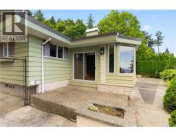 4916 Lochside Dr, Saanich, BC V8Y2E4 Photo 50