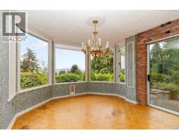 Bedroom - 4916 Lochside Dr, Saanich, BC V8Y2E4 Photo 16