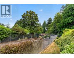 4916 Lochside Dr, Saanich, BC V8Y2E4 Photo 54