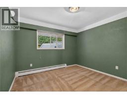4916 Lochside Dr, Saanich, BC V8Y2E4 Photo 27