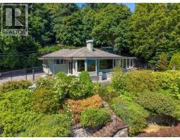 4916 Lochside Dr, Saanich, BC V8Y2E4 Photo 77