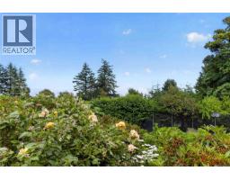 4916 Lochside Dr, Saanich, BC V8Y2E4 Photo 53