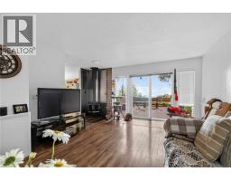 4916 Lochside Dr, Saanich, BC V8Y2E4 Photo 63