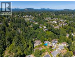 4916 Lochside Dr, Saanich, BC V8Y2E4 Photo 75