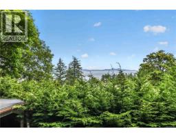 4916 Lochside Dr, Saanich, BC V8Y2E4 Photo 65