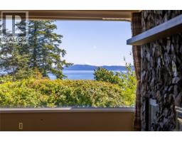 Bathroom - 4916 Lochside Dr, Saanich, BC V8Y2E4 Photo 12