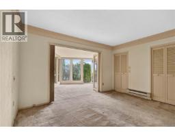 4916 Lochside Dr, Saanich, BC V8Y2E4 Photo 30