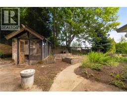 4916 Lochside Dr, Saanich, BC V8Y2E4 Photo 45