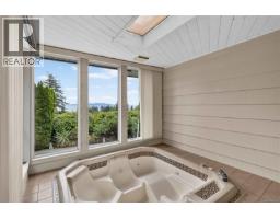 4916 Lochside Dr, Saanich, BC V8Y2E4 Photo 33