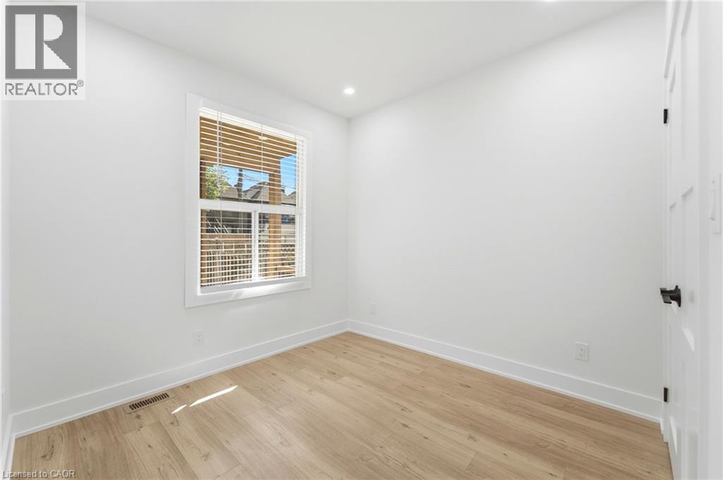 968 MAIN Street E - 15