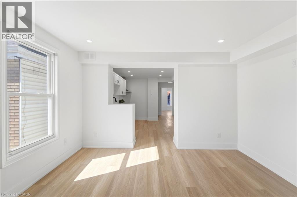 968 MAIN Street E - 22