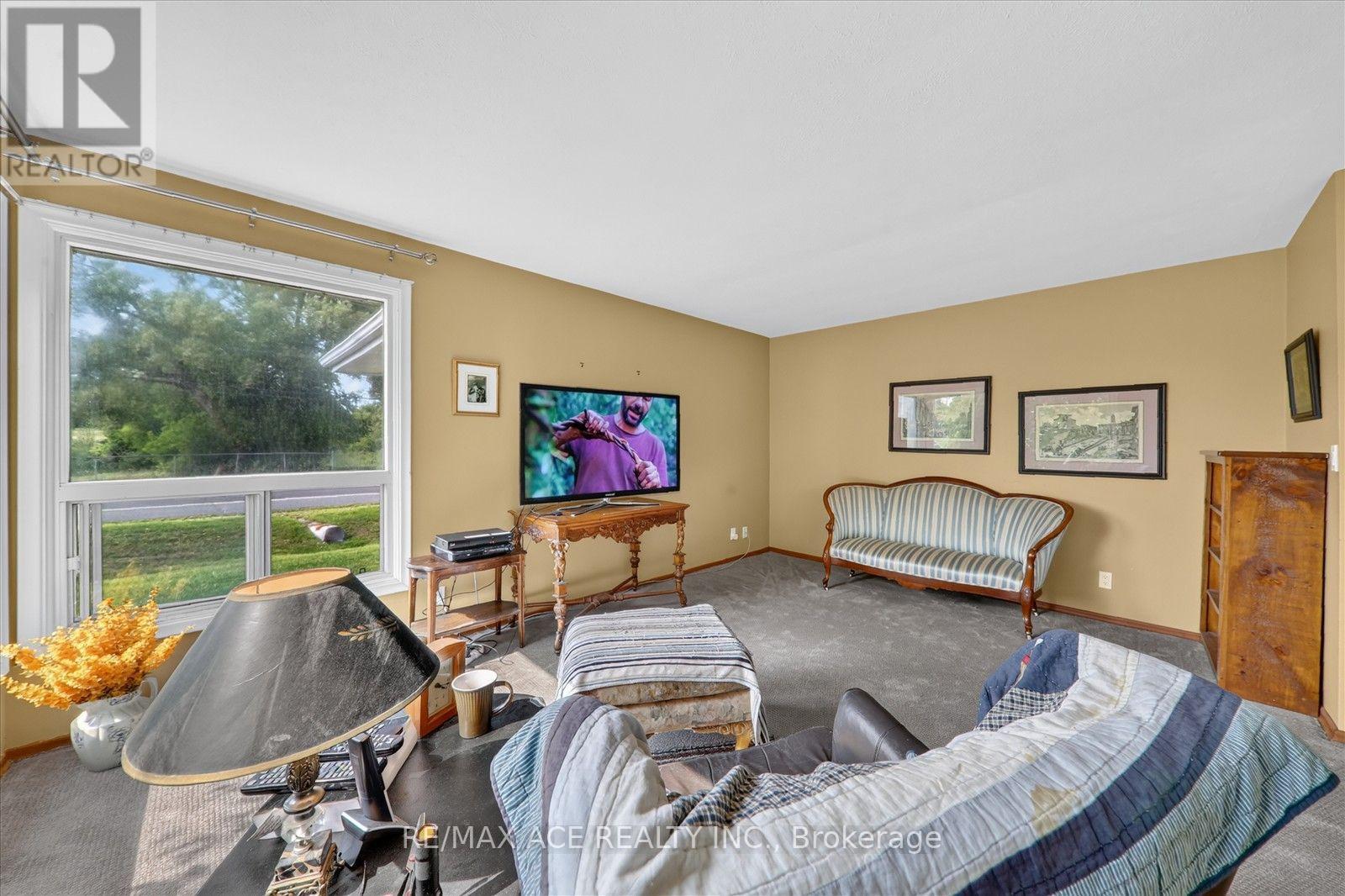 18 HENEAGE STREET - 10