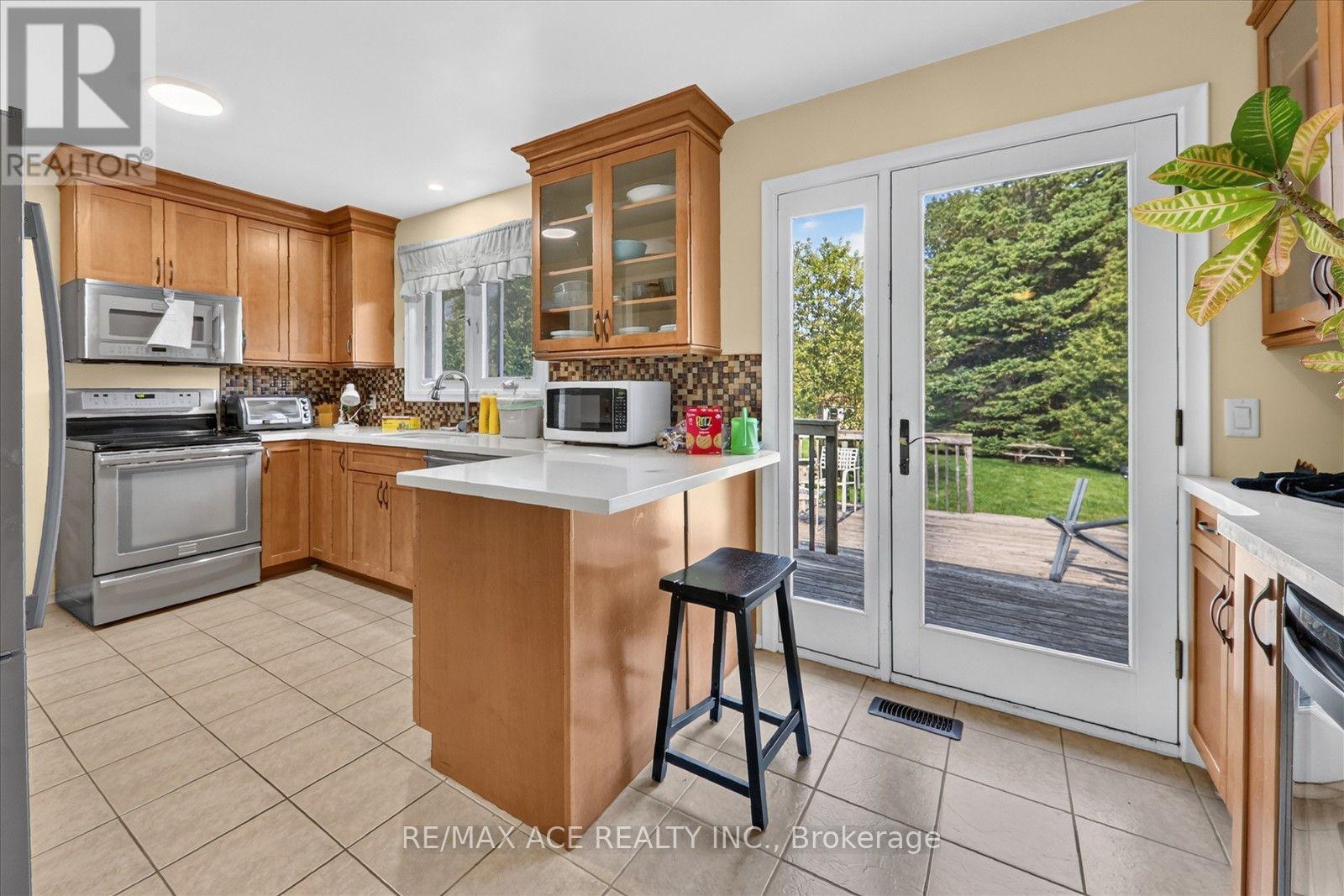 18 HENEAGE STREET - 13