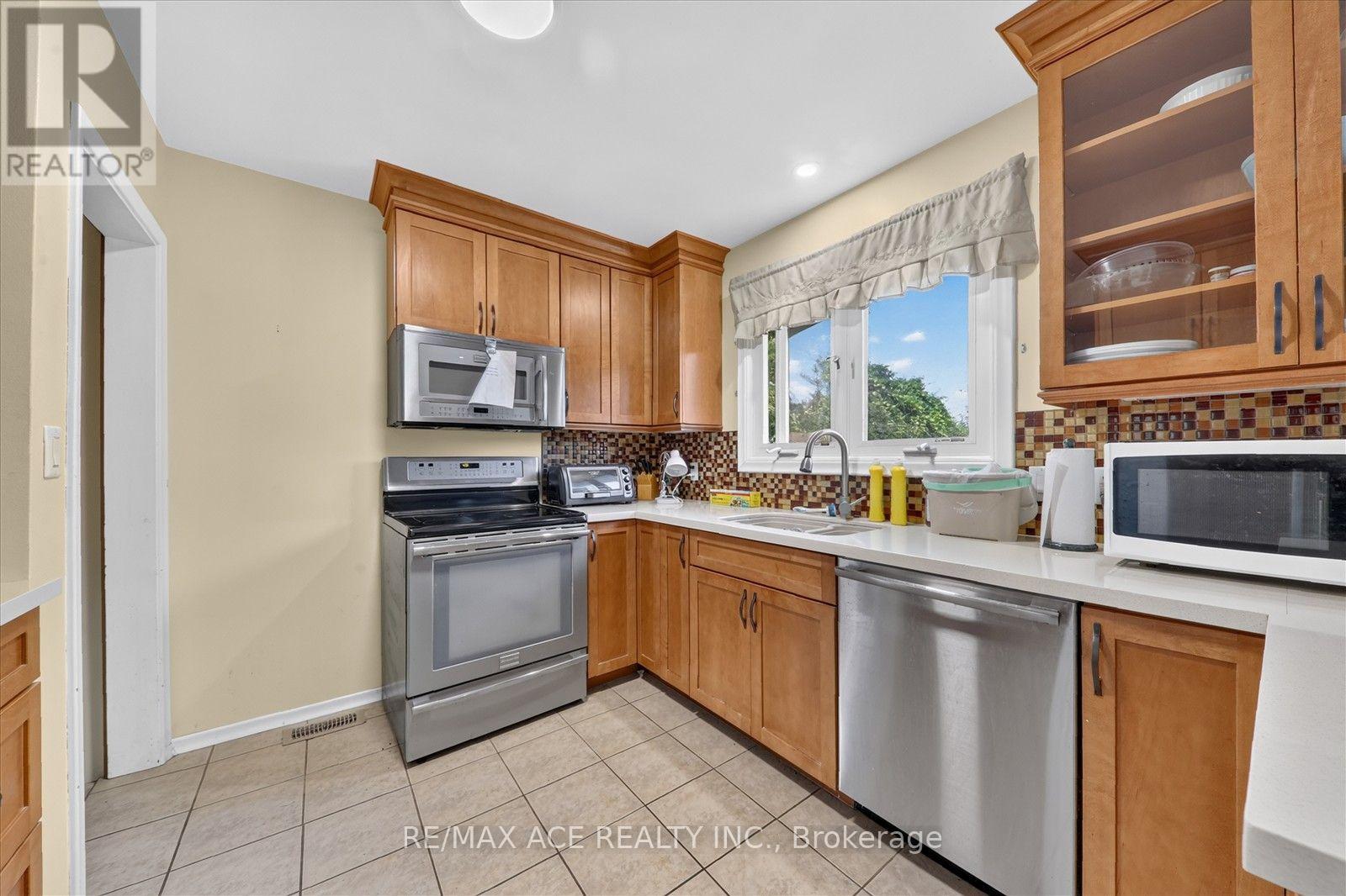 18 HENEAGE STREET - 15