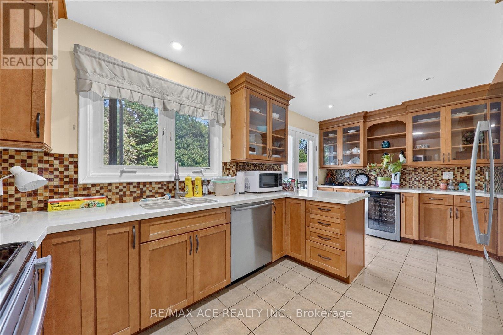 18 HENEAGE STREET - 16