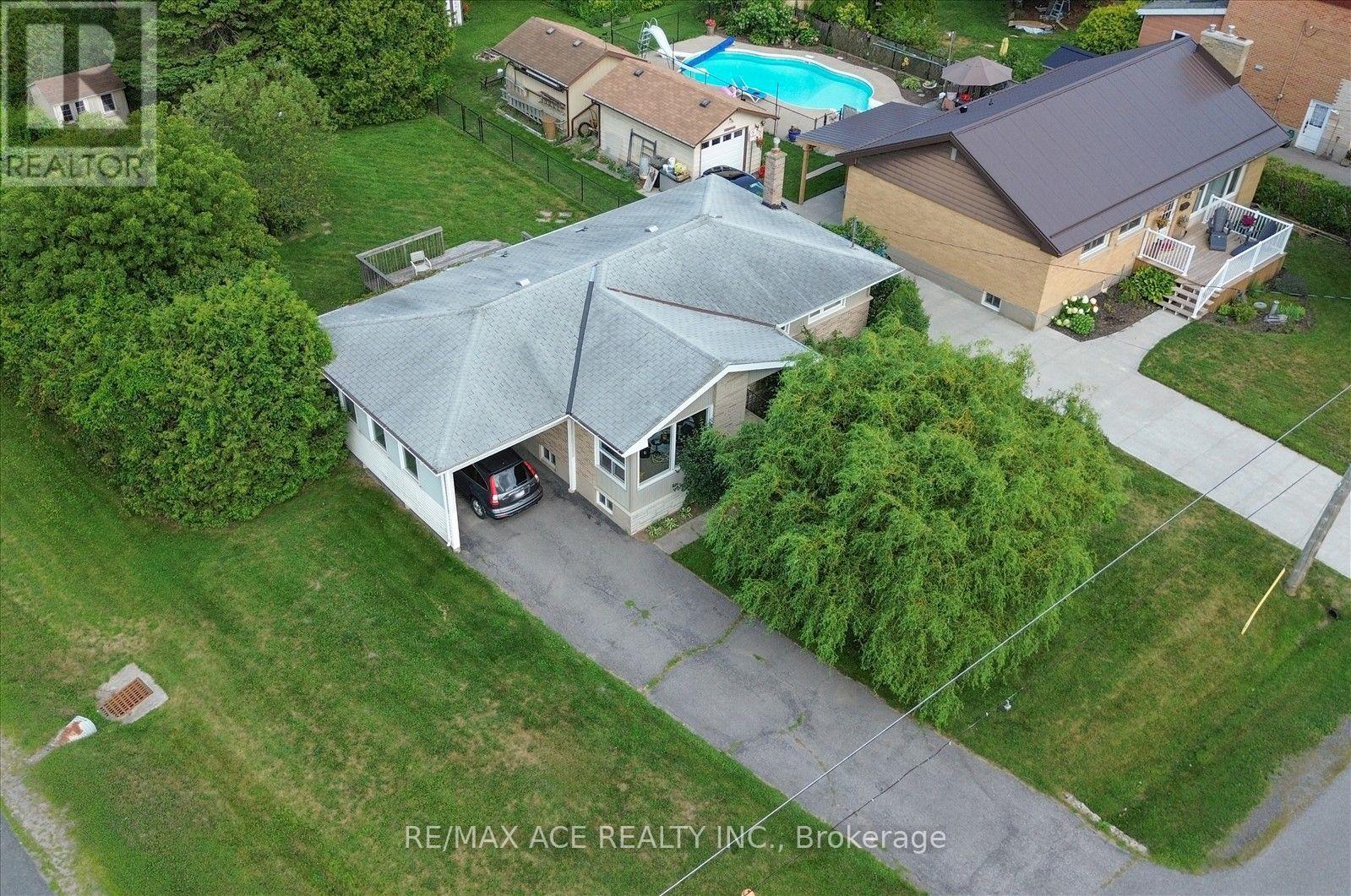 18 HENEAGE STREET - 2