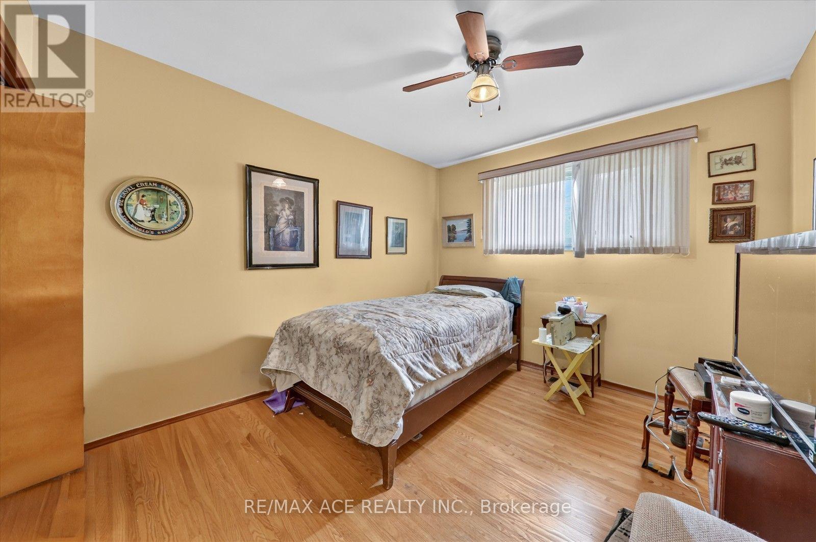 18 HENEAGE STREET - 20