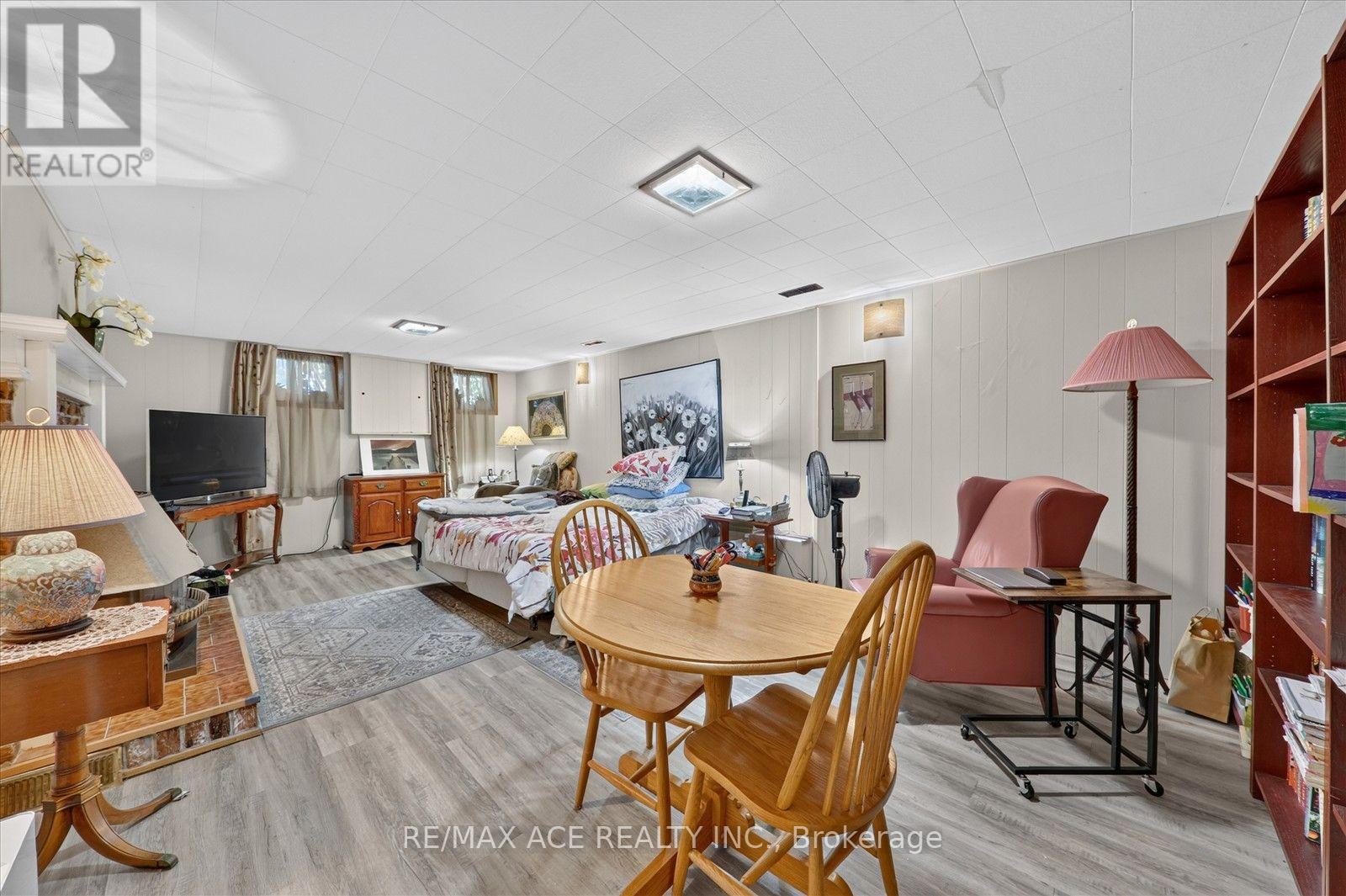 18 HENEAGE STREET - 28