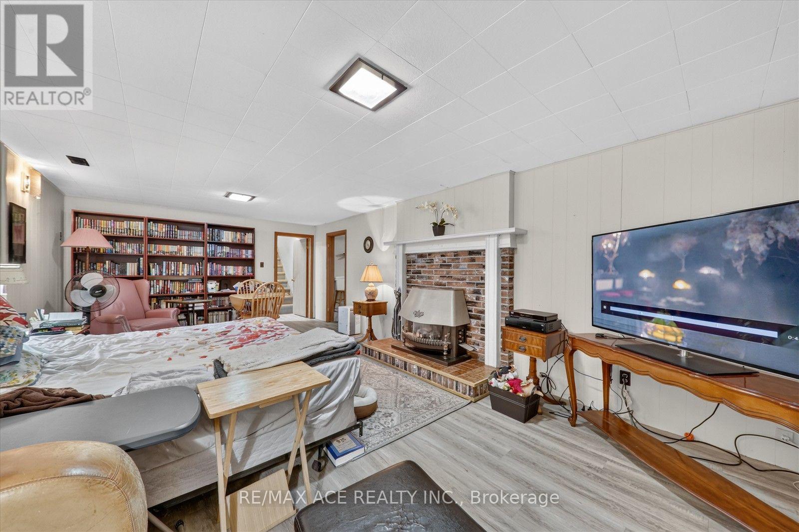 18 HENEAGE STREET - 31