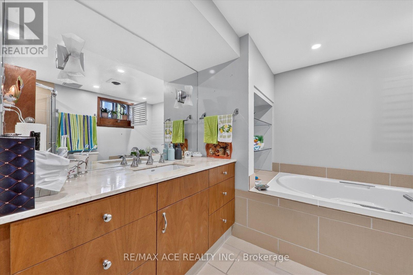 18 HENEAGE STREET - 33